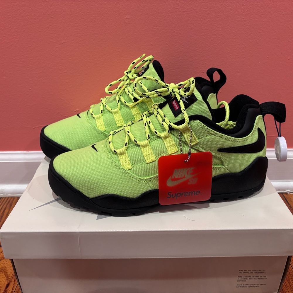 Men’s Nike SB Supreme Green and Black High-Top Sneakers